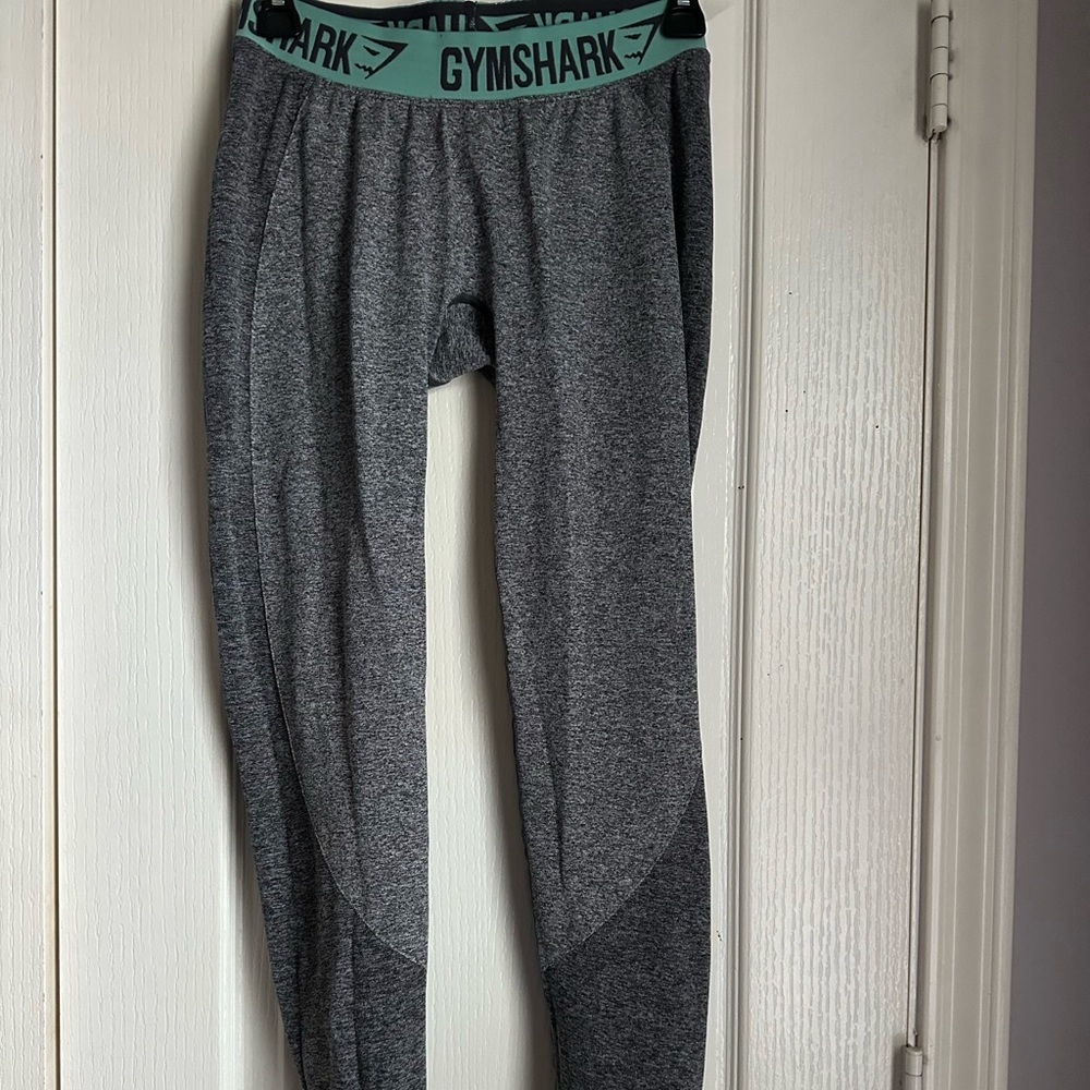 GYMSHARK grey leggings with green/blue band